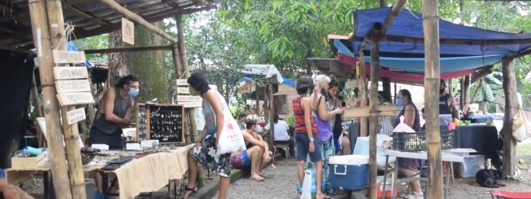 Playa Sámara afronta la pandemia con una mezcla de economía social, trueque y cultura