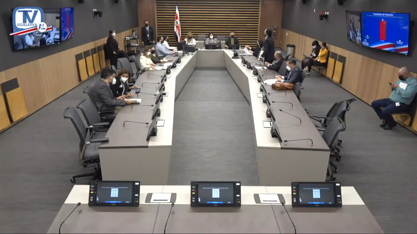 Imagen principal del artículo: Comisión de Ambiente elimina normas vetadas del proyecto de cannabis medicinal y cáñamo industrial