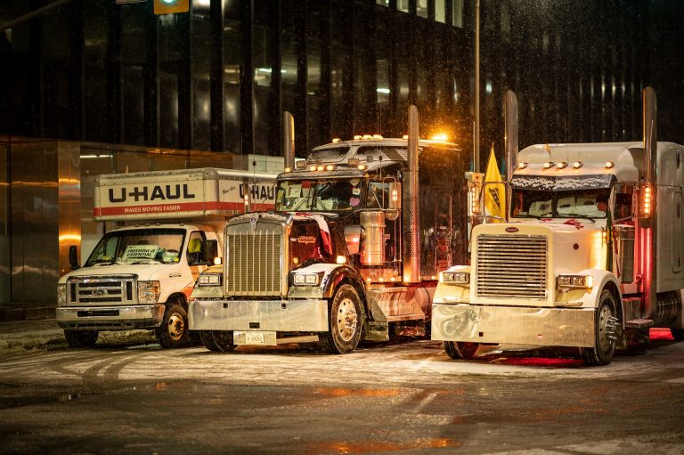 París y Bruselas prohíben protestas antivacunas del “convoy de la libertad”  