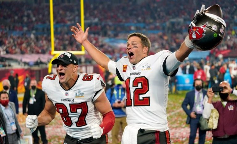 Tom Brady cambia de opinión y no se retira: "Mi sitio aún está en el campo"