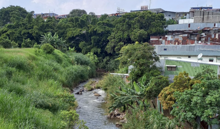 Asociación Amigos del Río Torres se une a Auto Mercado con campaña para limpiar río capitalino