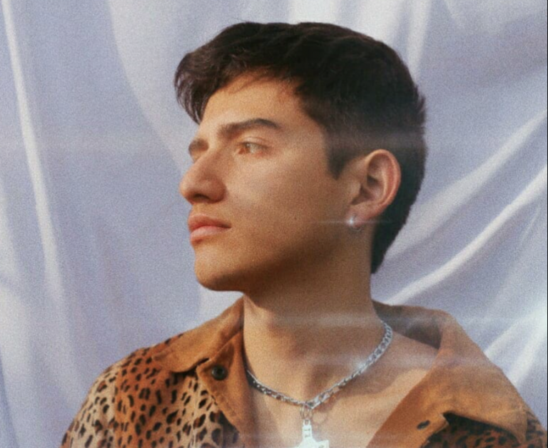 Joven costarricense diseña vestuario para el nuevo video musical de la cantante Kylie Minogue