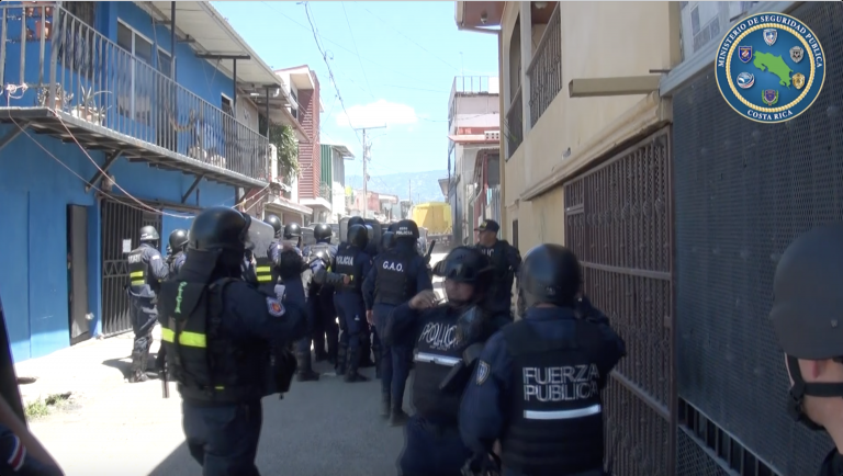 Desalojo de terreno en La Carpio finaliza con disturbios y antimotines