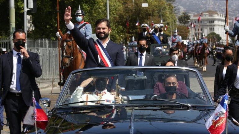 Gabriel Boric jura como nuevo presidente de Chile