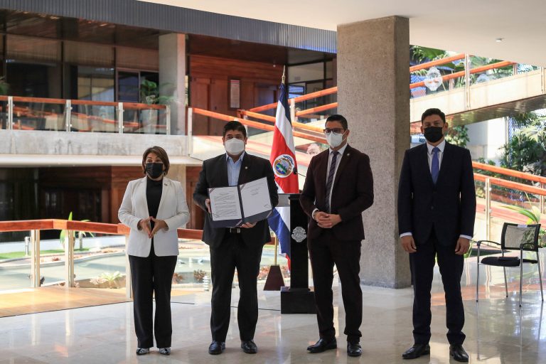 Nuevos centros de servicios de salud podrán recibir permiso sanitario de funcionamiento en apenas 24 horas