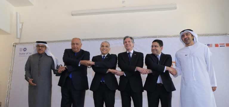 Israel celebra cumbre para hacer causa común contra Irán