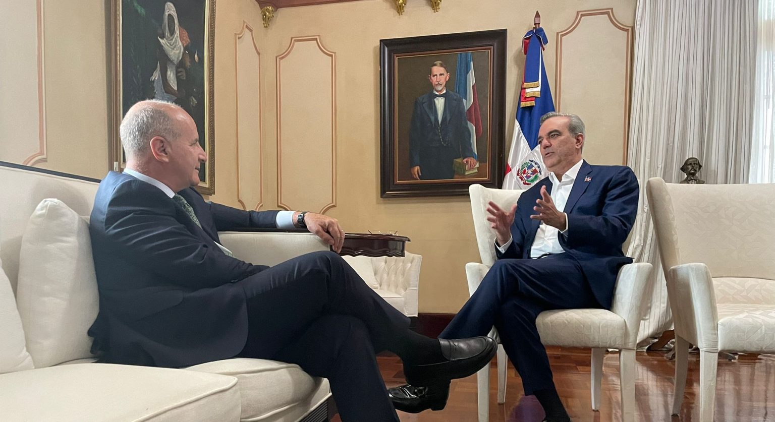 Imagen principal del artículo: Figueres: “viaje fue una donación en especie de Alberto Esquivel Volio”