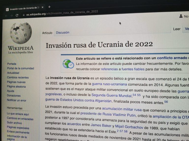 Rusia amenaza con bloquear Wikipedia por su artículo sobre la invasión a Ucrania