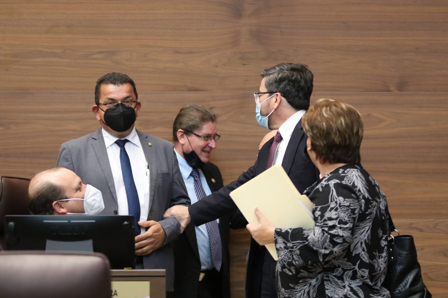 Imagen principal del artículo: Congreso dispensa de trámite reformas a ley de cannabis, ley de nómadas digitales y regla fiscal