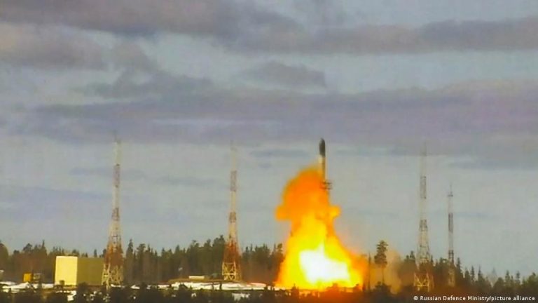 Rusia prueba misil balístico intercontinental: “un regalo para la OTAN”