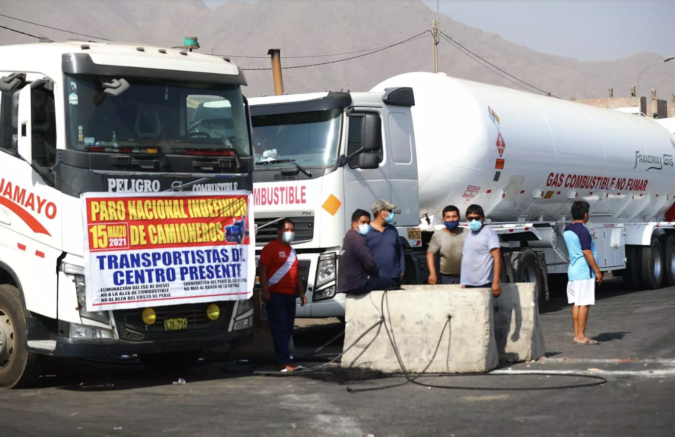 Imagen principal del artículo: El ministro de Comercio y Turismo de Perú pide una "tregua" en el paro de transportistas por la Semana Santa