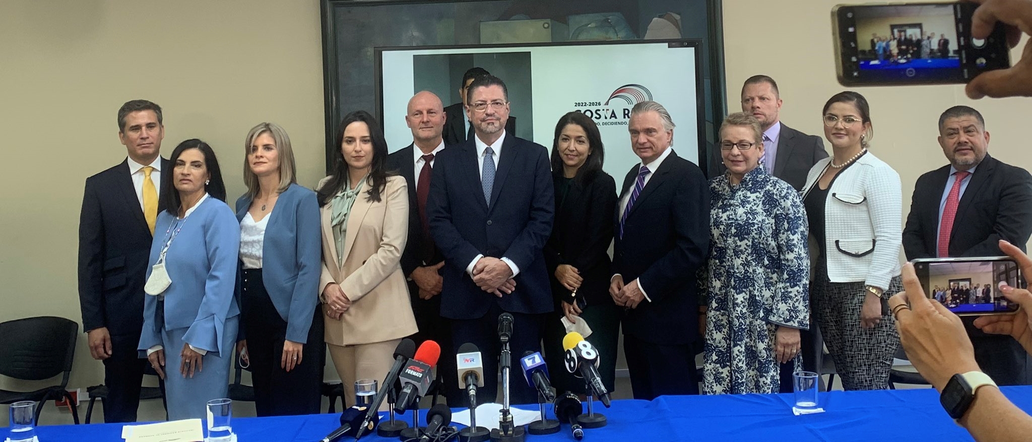 Imagen principal del artículo: Chaves empieza a armar equipo de Gobierno y ofrece disculpas