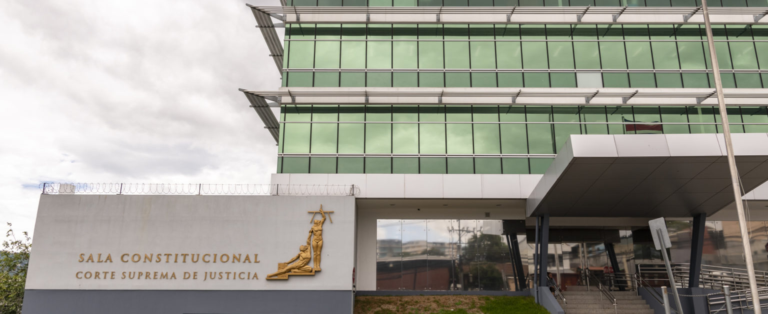 Imagen principal del artículo: Un recurso de amparo contra el alquiler que paga la Sala IV