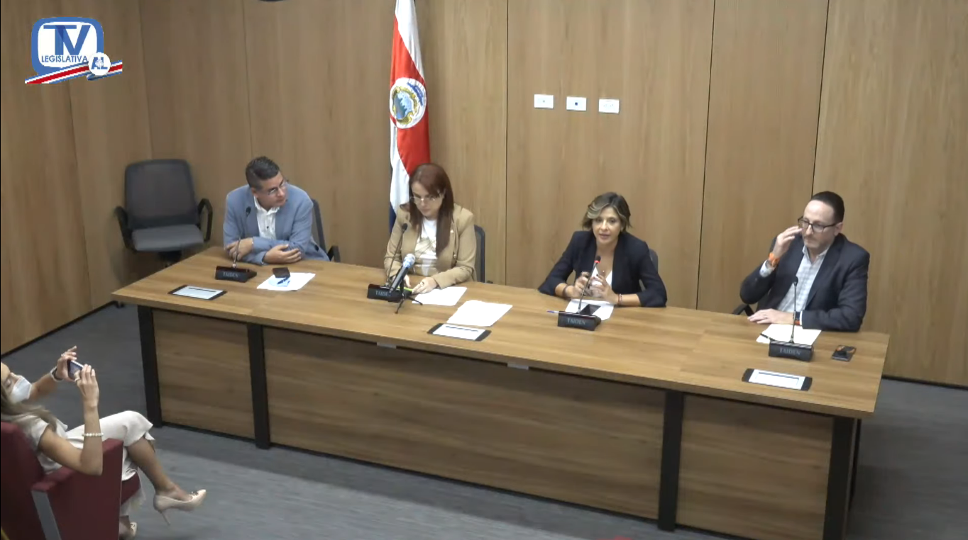 Imagen principal del artículo: Cuatro partidos de oposición, con 41 congresistas, anuncian acuerdo de agenda legislativa, sin proyectos concretos