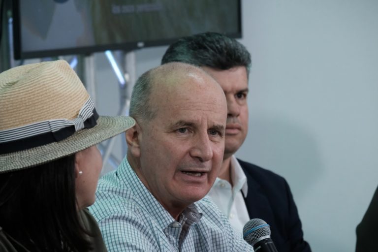 PLN anuncia apoyo total al proyecto que rebaja en 100 colones impuesto a los combustibles