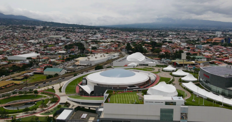 Oxígeno se tira a media calle para celebrar su certificación “Esencial Costa Rica”