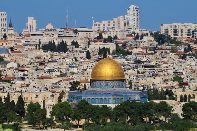 Crece la tensión en Jerusalén por los enfrentamientos entre israelíes y palestinos 