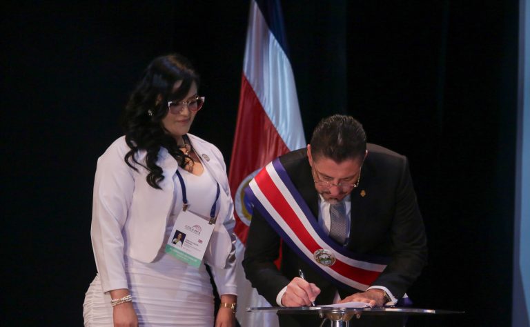 Gobierno publica decreto para eliminar uso obligatorio de la mascarilla