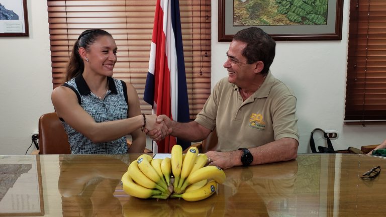 Corporación Bananera Nacional patrocinará la carrera deportiva de Andrea Vargas