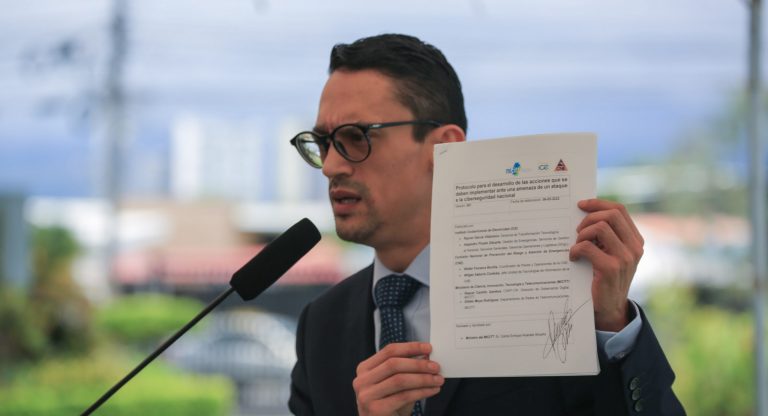 Hackers mantienen a Costa Rica maniatada