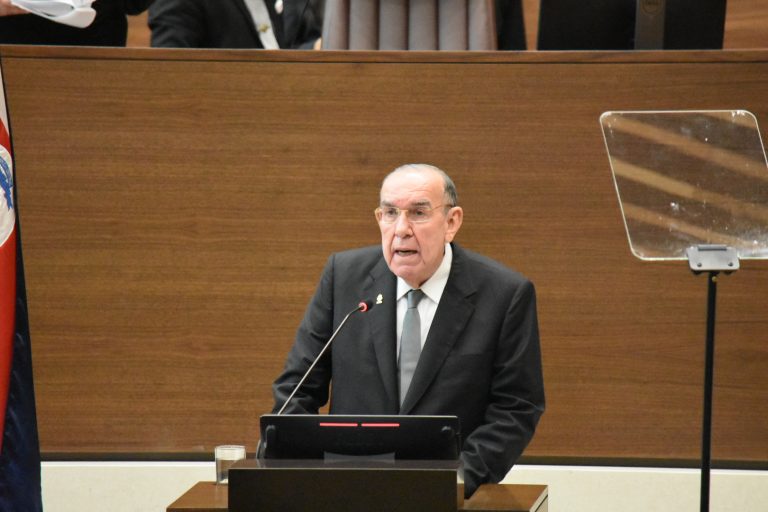 Arias recrimina a Alvarado caso UPAD y desconexión digital: "El pueblo ya ha pronunciado un duro fallo en las urnas"