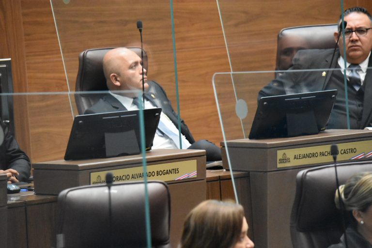 Diputado del PUSC propone extender cinco años más exoneraciones a vehículos eléctricos