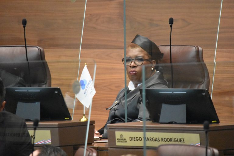 "Dejen las habladas, ustedes destruyeron mi provincia, están destruyendo a mi gente"