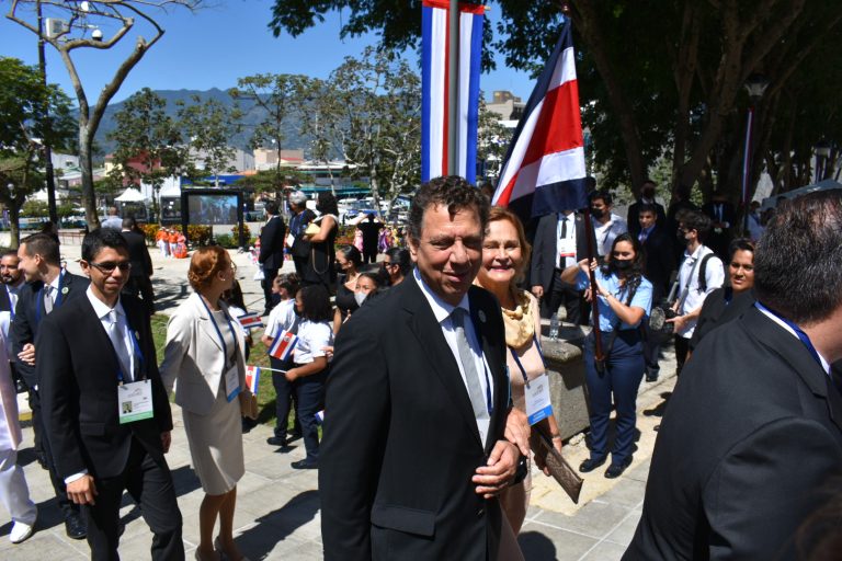 Jerarca del Minae comparte su posición sobre arrastre, minería, gas natural, cambio climático y el Acuerdo de Escazú