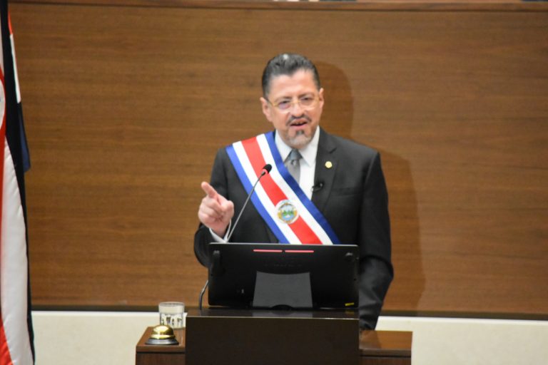 Rodrigo Chaves veta decreto que creaba el Colegio de Profesionales en Salud Ocupacional