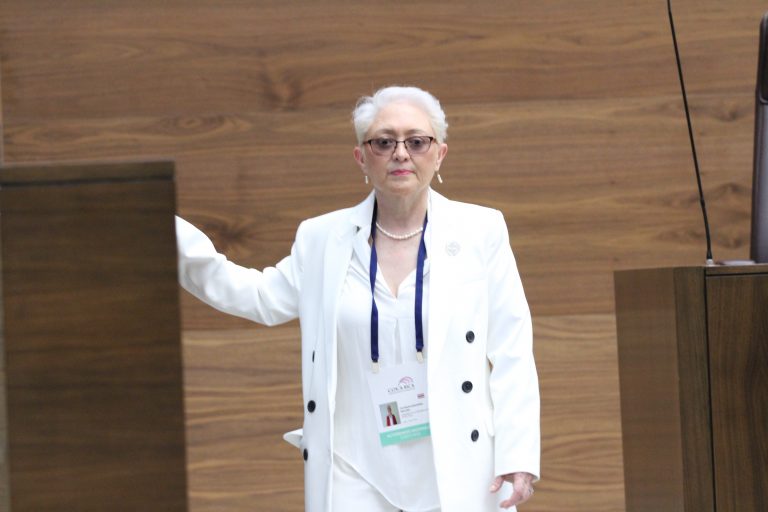 Presidencia destituye a ministra de Comunicación