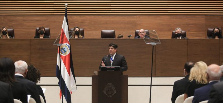 Alvarado: "este es un país a veces difícil de gobernar, pero donde es posible gobernar con claridad, tenacidad y persistencia"