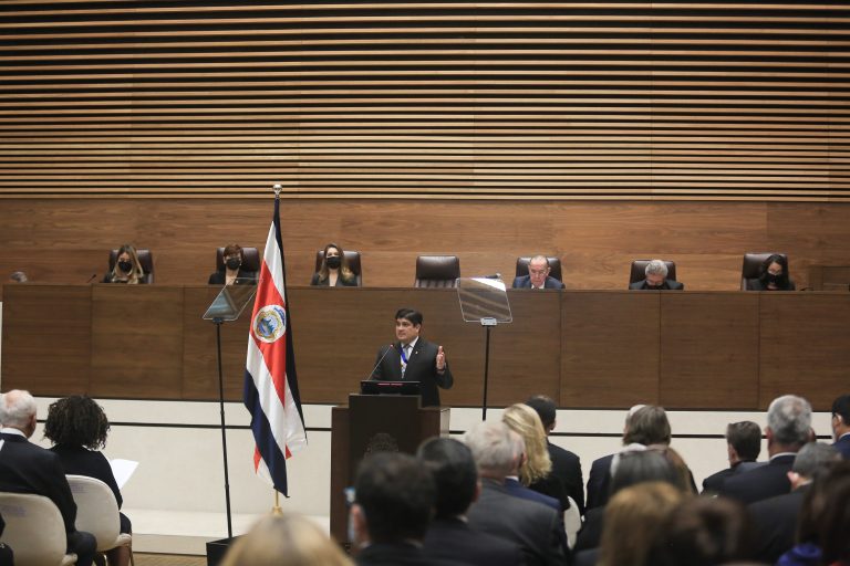 Alvarado da su último informe de labores ante un Congreso sin presencia del partido que lo llevó al poder