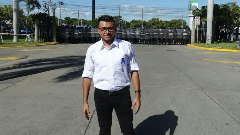 Activista nicaragüense denuncia agresión de Policía de Migración costarricense