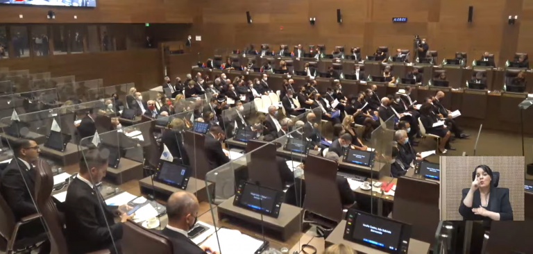 Presidente defiende empresas del Estado y pide no cerrar el CNP