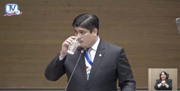 Polémica por "Ley Mordaza" enreda a Alvarado