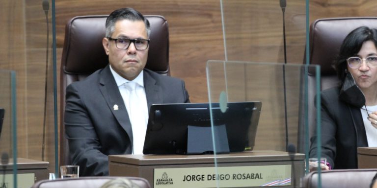 Diputado del Liberal Progresista presenta proyecto para eliminar enganche médico