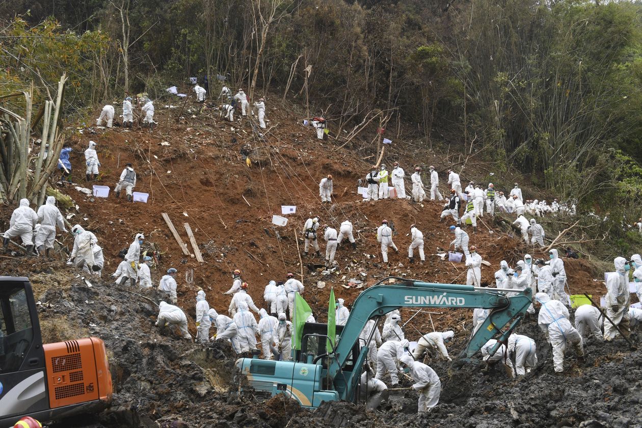 Imagen principal del artículo: Caja negra del vuelo de Air China donde murieron 132 personas apunta a un acto deliberado para estrellarlo