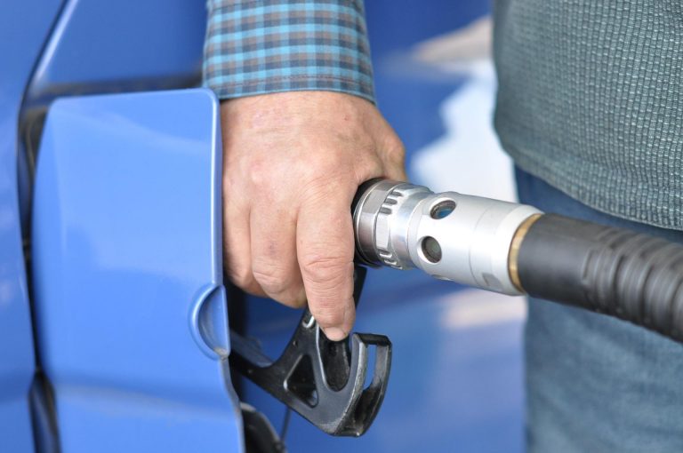 Uccaep pide congelar el aumento al impuesto único a los combustibles