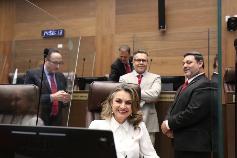 Dos congresistas del PLP rechazan votar por cualquiera de los 4 recomendados a la Defensoría de los Habitantes