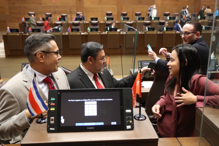 Comisión aprueba proyecto de ley con sustancial rebaja del marchamo