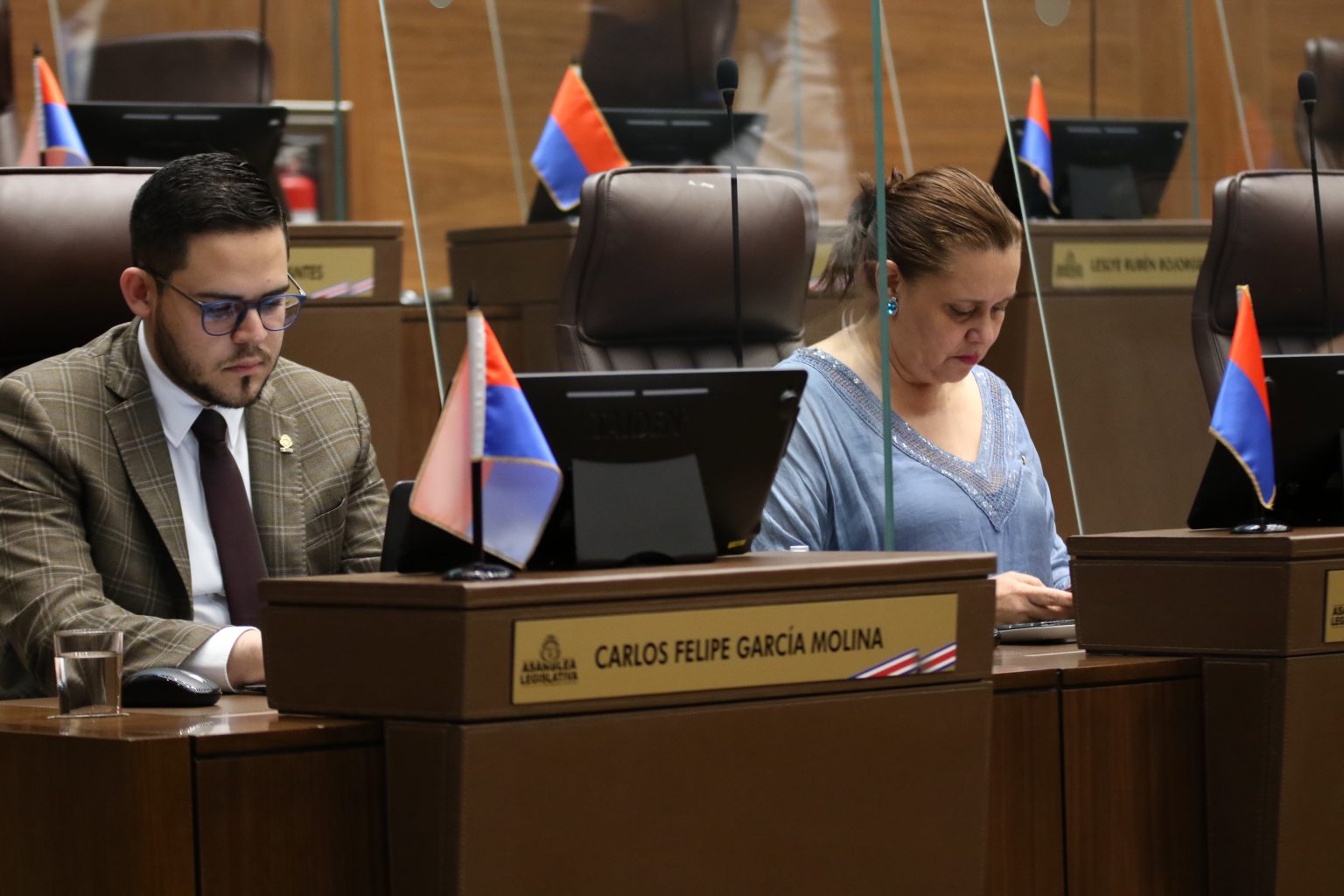 Imagen principal del artículo: Dos diputados del PUSC anuncian voto para Rodrigo Arias