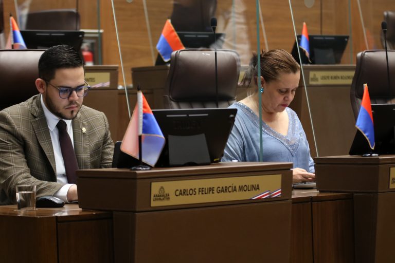 Dos diputados del PUSC anuncian voto para Rodrigo Arias