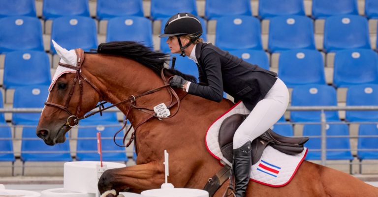 Jineta costarricense Shannon Grubba gana histórica medalla de oro en los Juegos Ecuestres Juveniles