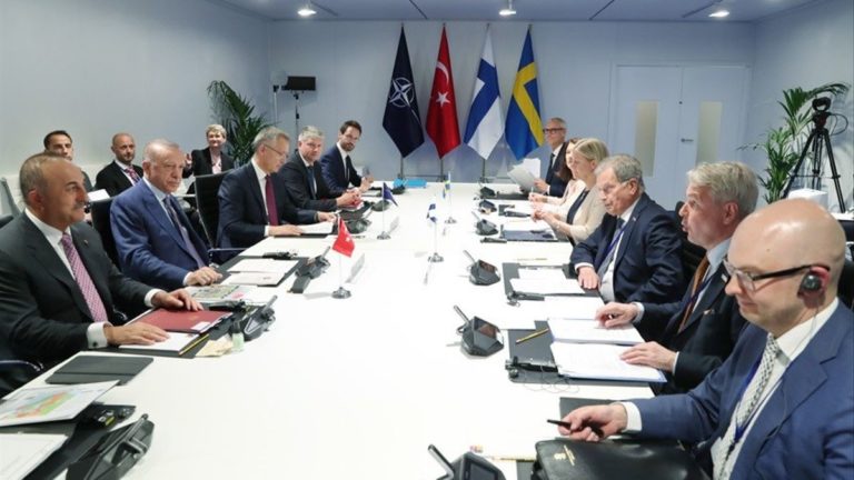 Finlandia y Suecia participarán en cumbre de OTAN tras acuerdo con Turquía