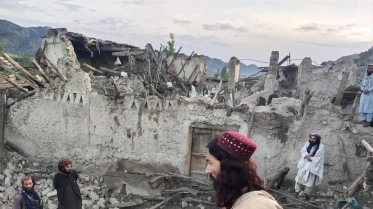 El Talibán pide ayuda internacional tras terremoto que mató a 1000 personas en Afganistán