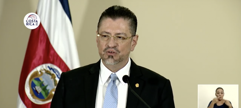 Presidente Chaves firmará hoy decreto para subir salarios de ministros y viceministros