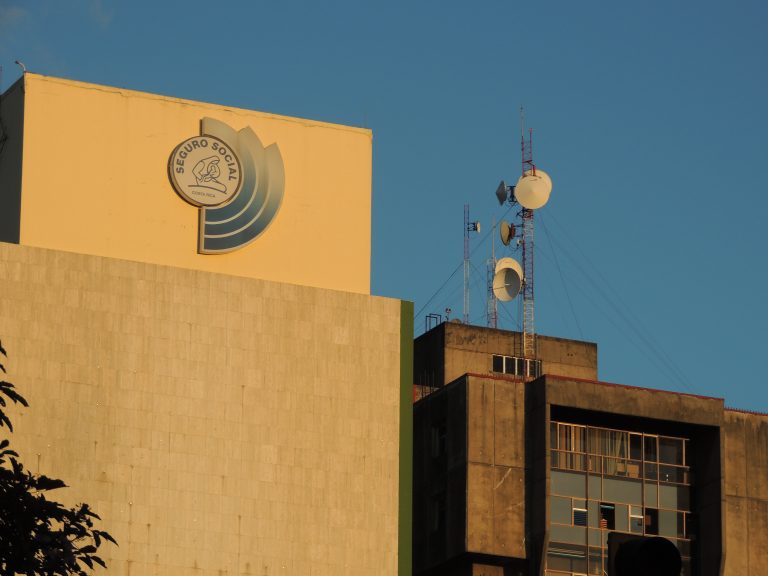 Congreso aprueba informe final de investigación de compras de la CCSS durante la pandemia