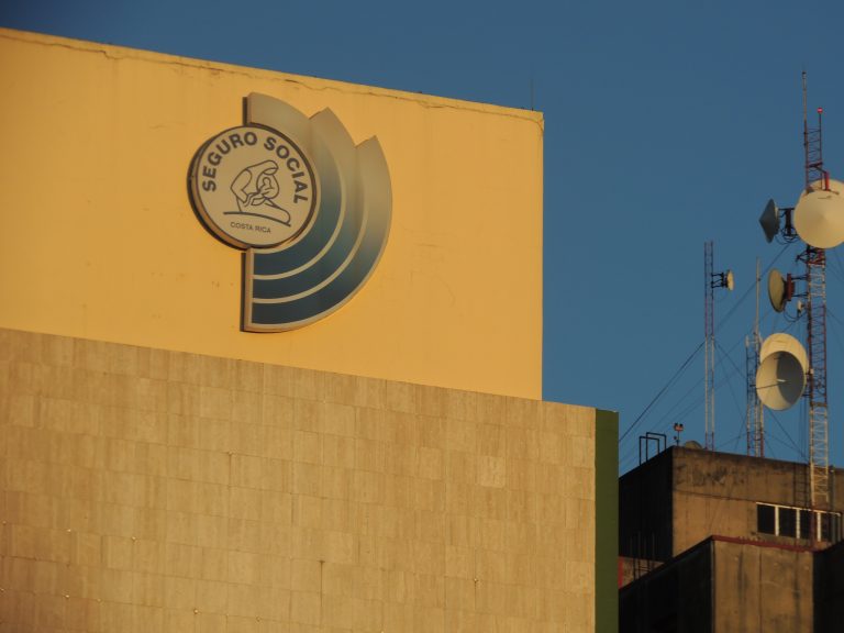 CCSS declara inopia de servicios en diez especialidades médicas ante paro de horas extra