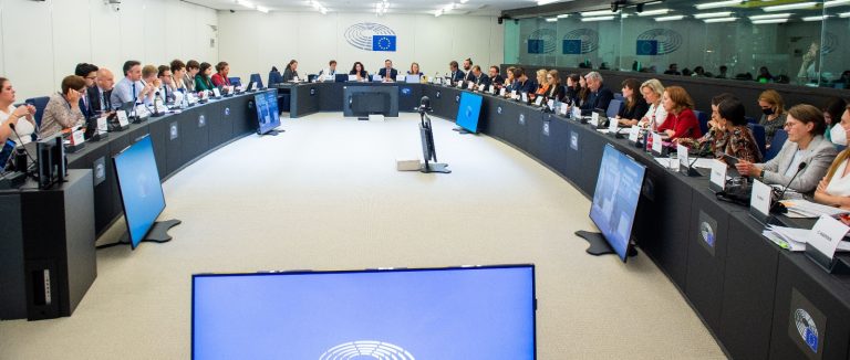A partir del 2026 al menos el 40% de las direcciones no ejecutivas en la UE deberán ser para mujeres.