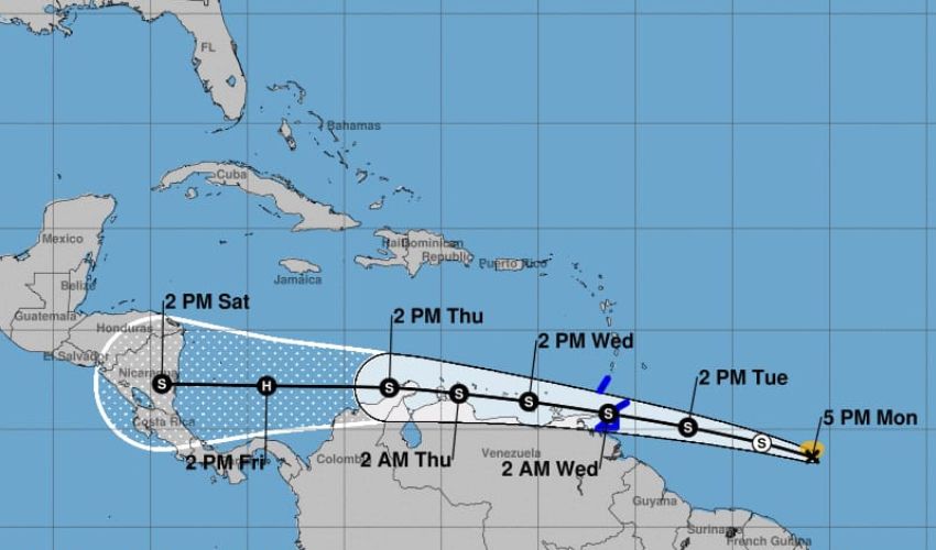 Imagen principal del artículo: 930 personas serán evacuadas por tormenta tropical; autoridades dicen que el "pronóstico no es muy alentador"